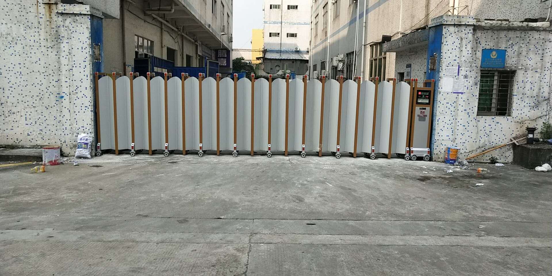 深圳福永社區電動屏風門案例